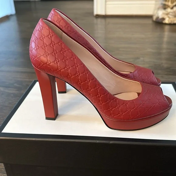 Authentic Gucci heels comes with dust bags in original box. - Picture 2 of 4